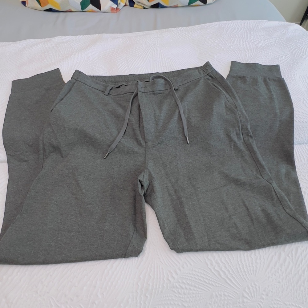SAKS FIFTH AVENUE: Gray Joggers - Size XL